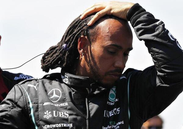Lewis Hamilton furioso con la Mercedes ringrazia comunque i suoi uomini: le sue parole