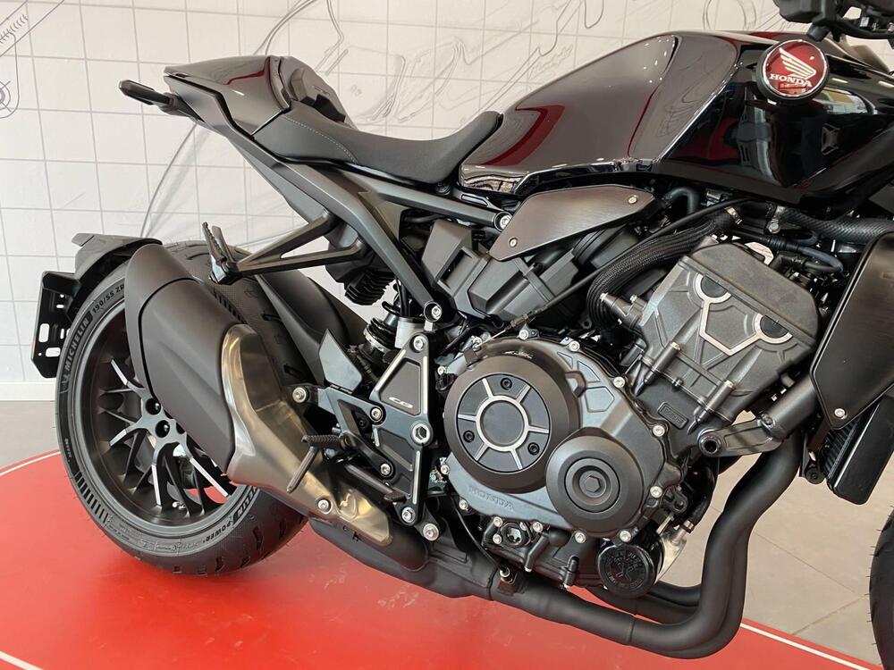 Honda CB 1000 R Black Edition (2021 - 25) (13)