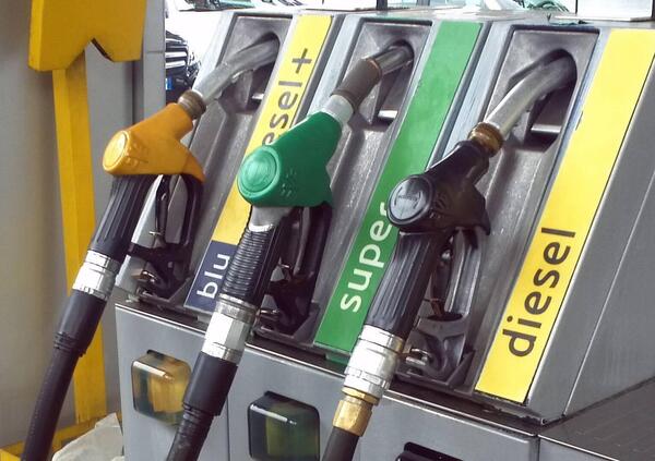 Perch&eacute; il diesel costa pi&ugrave; della benzina? E i prezzi continueranno ad aumentare...