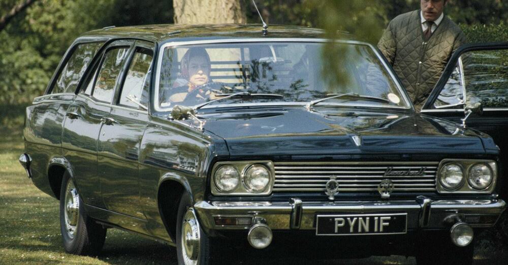 Elisabetta, regina anche al volante: ecco tutte le sue auto e il suo segreto riguardo alla guida