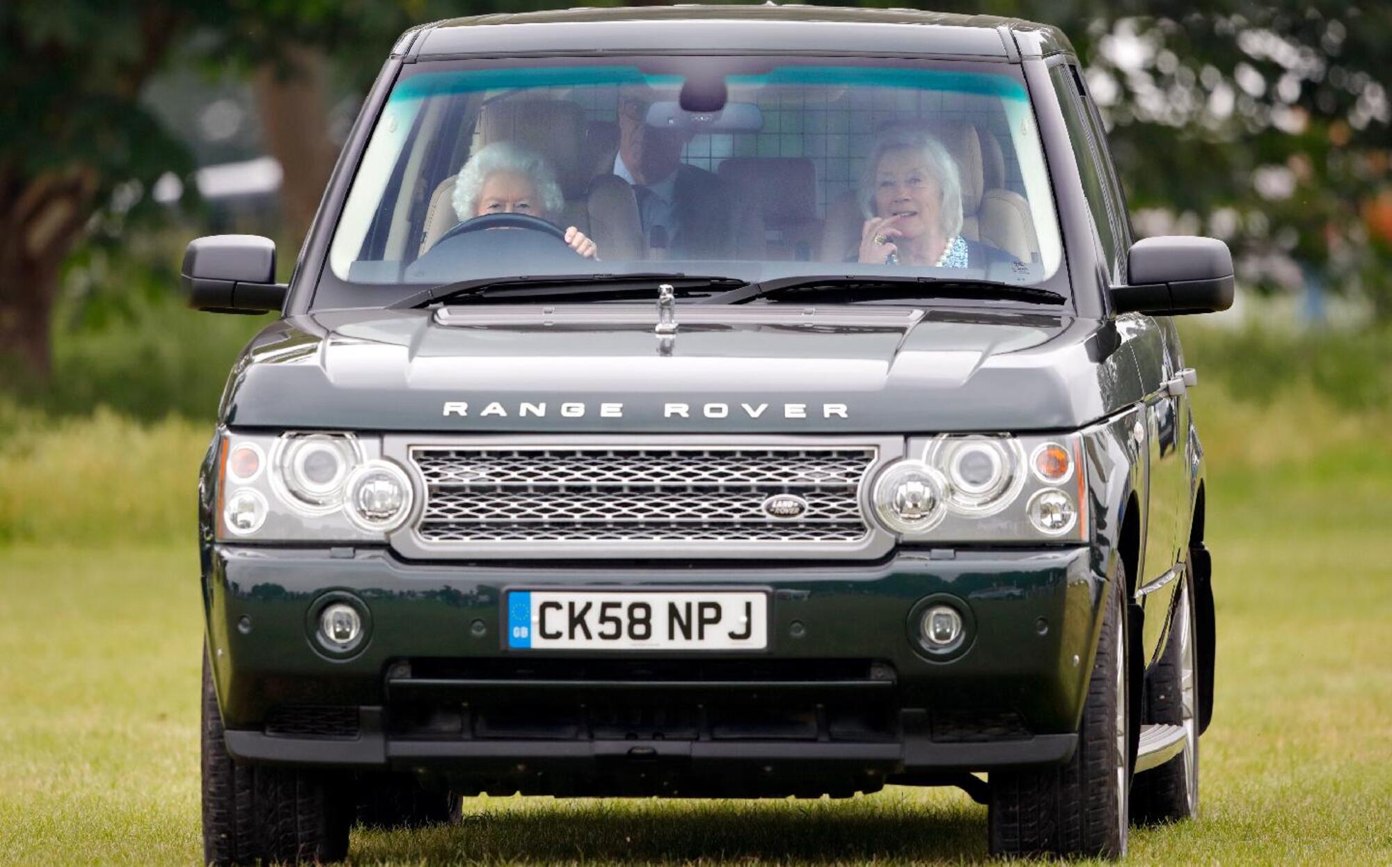 auto regina Elisabetta Range Rover
