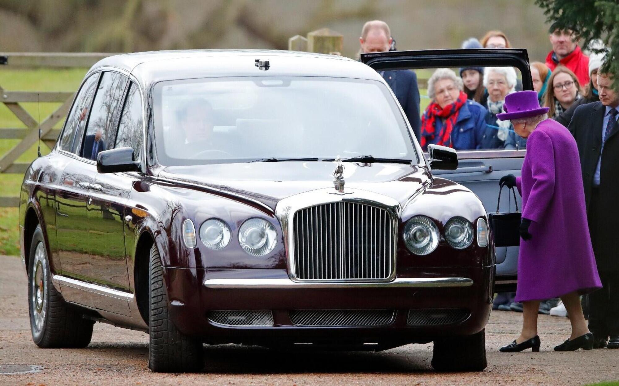 auto regina Elisabetta limousine Bentley di Stato