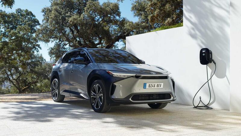 Toyota, Honda e Nissan nel mirino di Greenpeace: non credono nell&#039;elettrico