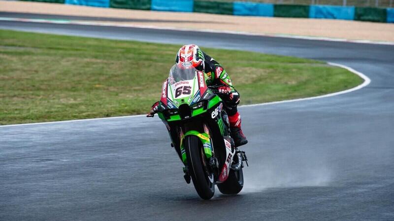 SBK 2022. GP di Francia a Magny Cours: nelle FP, Jonathan Rea &egrave; il pi&ugrave; veloce sotto l&rsquo;acqua