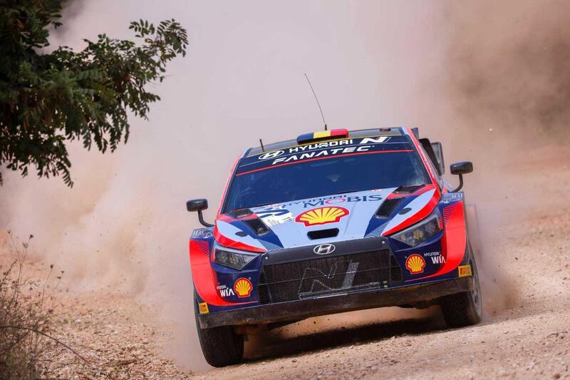 WRC22. Acropolis Grecia. D2. Loeb Out, Tripletta Hyundai, Neuville in Testa