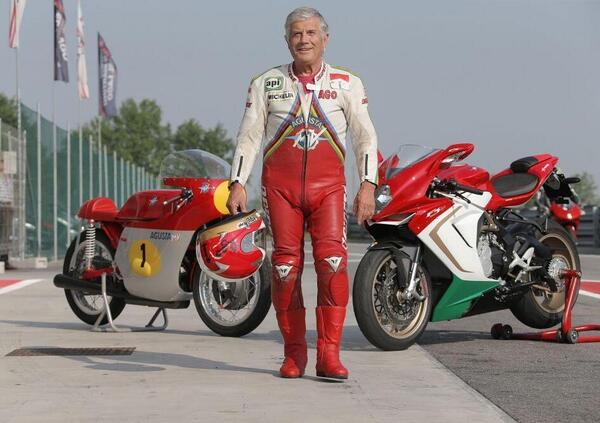 Giacomo Agostini come Valentino Rossi: &quot;Ferrari mi voleva&quot;. E sui piloti di oggi ci va gi&ugrave; duro...