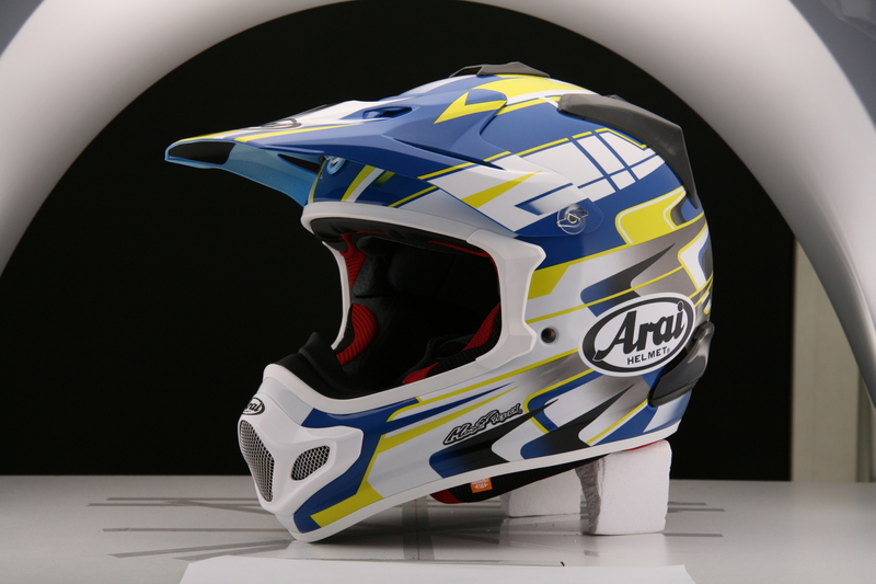 Novit&agrave; Arai 2015: casco offroad MX-V