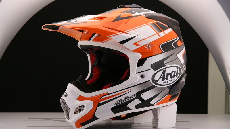 Novit&agrave; Arai 2015: casco offroad MX-V