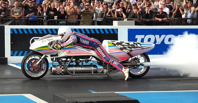 Tre metri di moto e in 400 metri vai a 467 km/h! [VIDEO VIRALE]