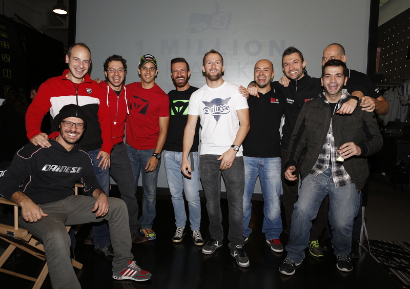 Dainese night: gamma D-air 2015, piloti SBK e Valentino Rossi&rsquo;s leather suit