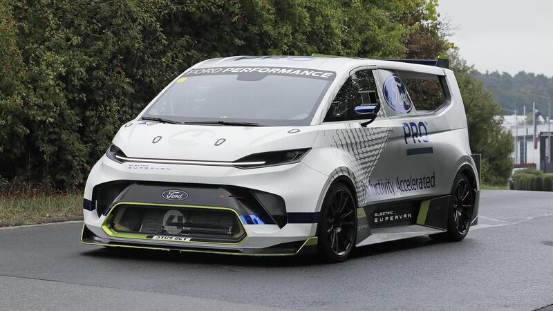 Ford Pro Electric Super Van, ecco le foto spia del Van sportivo