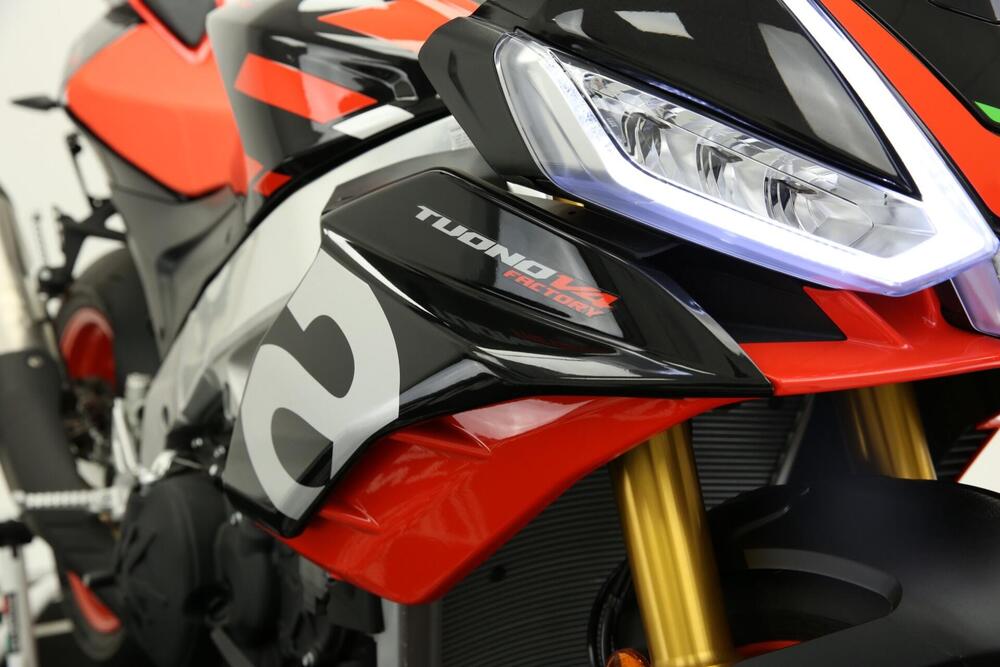 Aprilia Tuono V4 Factory (2021 - 24) (14)