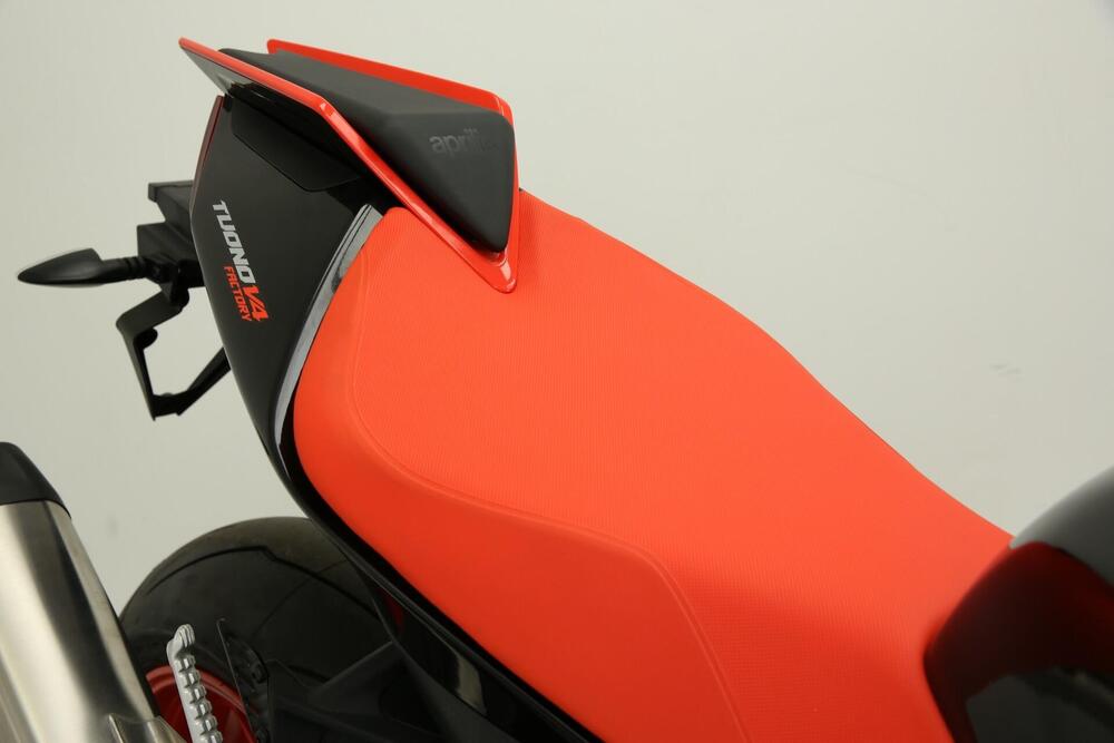 Aprilia Tuono V4 Factory (2021 - 24) (18)
