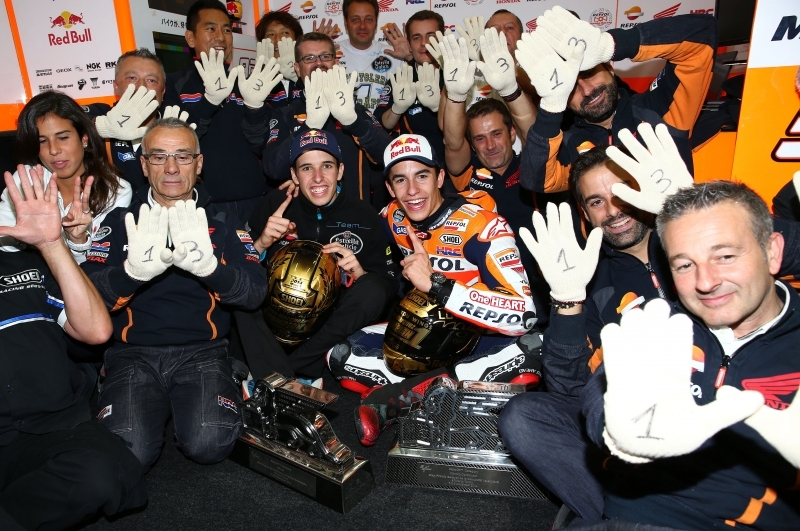 Festa ai box per i due Marquez iridati su Honda