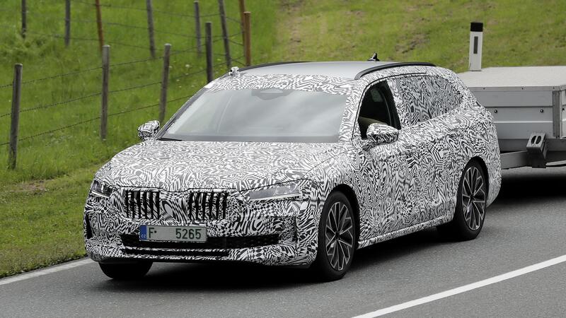 Skoda Superb 2023, ecco le foto spia