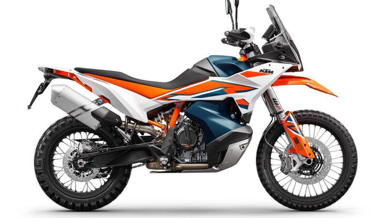 KTM 890 Adventure R 2023. Vediamo come cambia