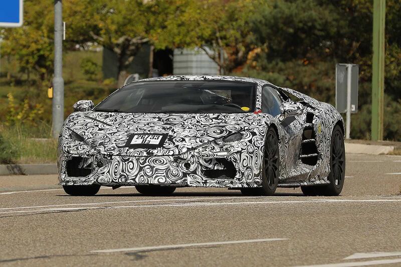 Lamborghini Aventador (ibrida) 2023, ecco le foto spia