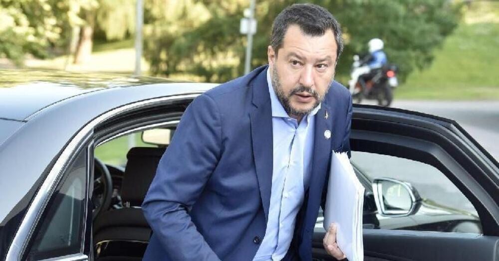 Salvini lancia referendum per bloccare lo stop alle auto diesel e benzina. Ma si pu&ograve; fare?
