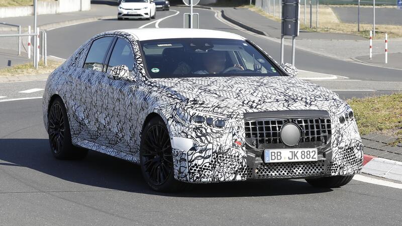 Mercedes-AMG E53 (ibrida) 2023, ecco le foto spia