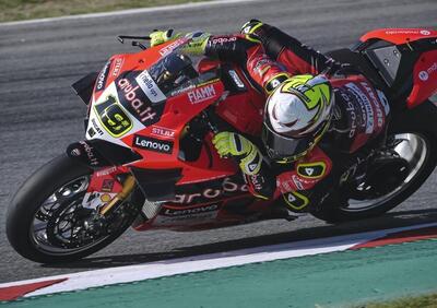 SBK 2022. GP di Catalunya a Barcellona. Alvaro Bautista domina Gara 1 a Barcellona