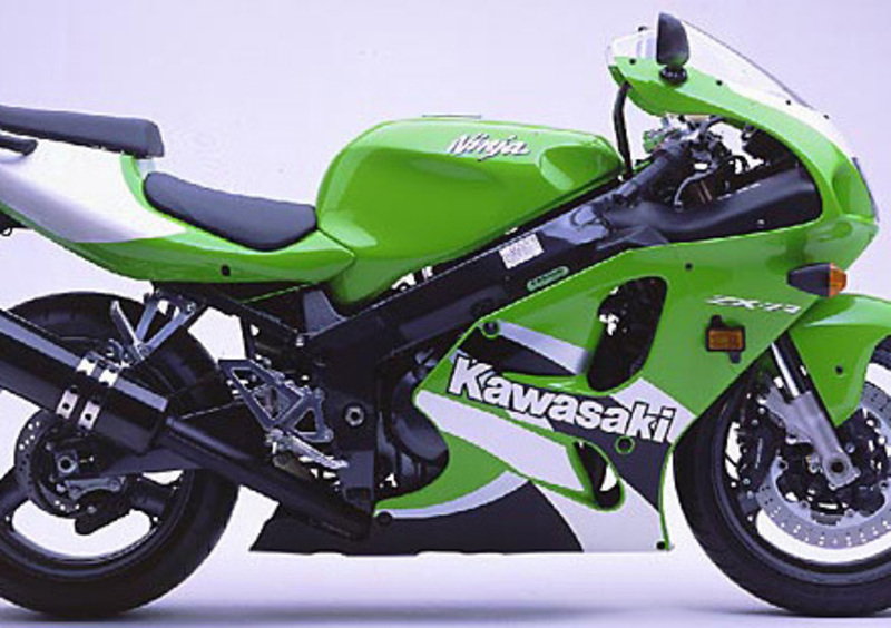 Kawasaki Ninja 750 ZX-7R Ninja 750 ZX-7R (1996 - 00)