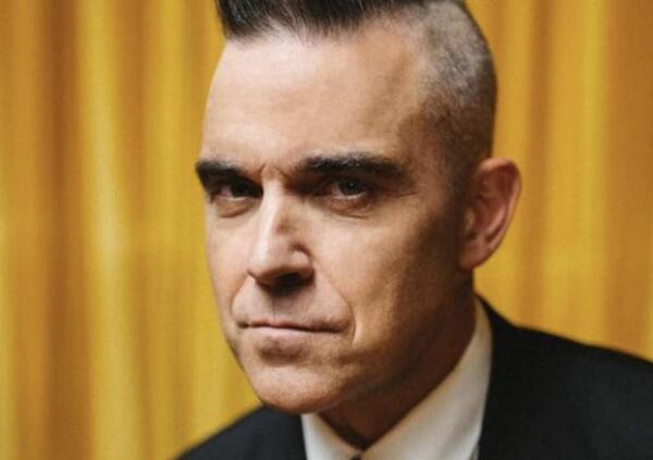 Ode a Robbie Williams che ci manda tutti a fanc*lo da 25 anni