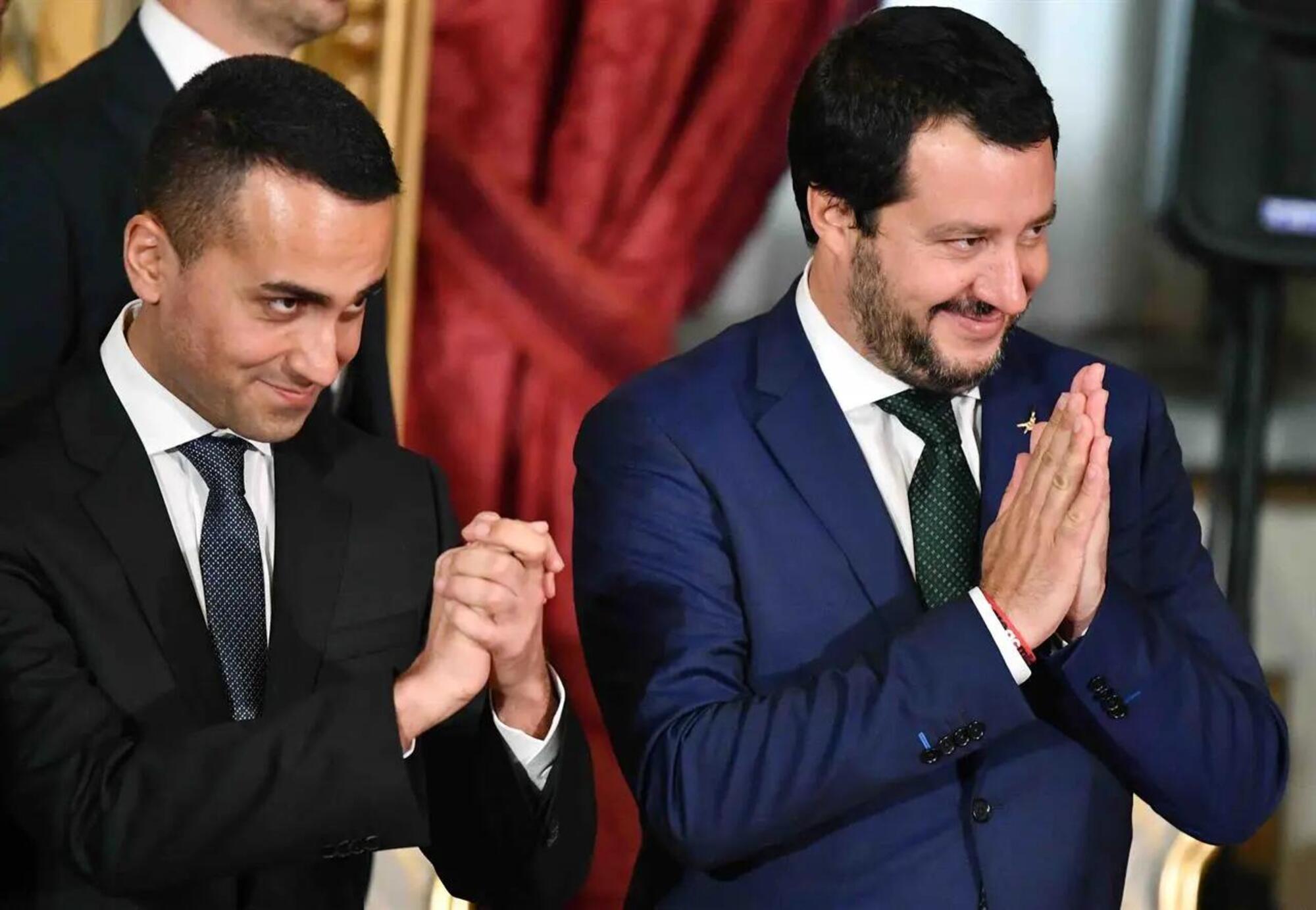 Di Maio (a casa) e Salvini (dimezzato)