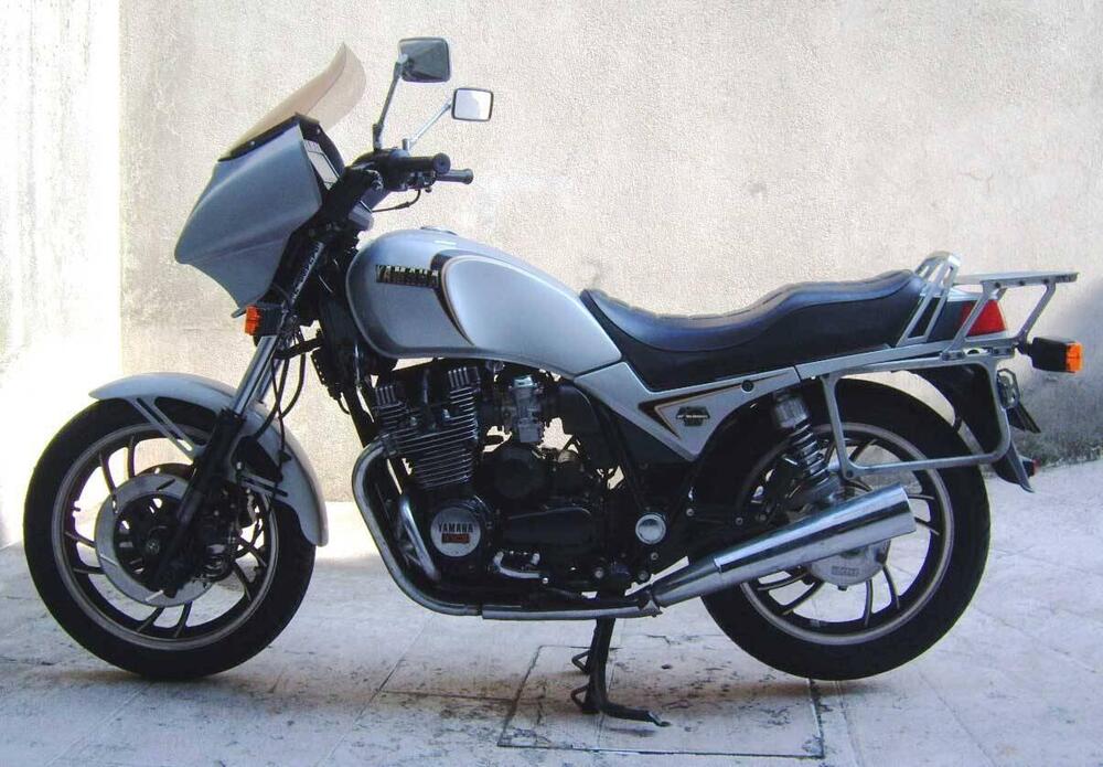 Yamaha XJ 750 SECA (3)