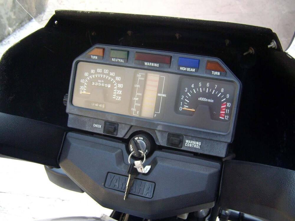 Yamaha XJ 750 SECA (5)