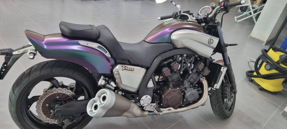 Yamaha VMAX (2008 - 17) (2)