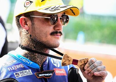 MotoGP 2022. Io, rifiutato per i troppi tatuaggi, perché? ha chiesto Aron Canet, e sul fiocchino...