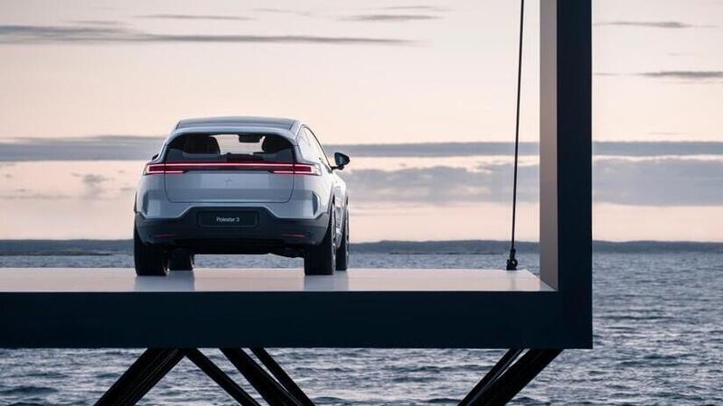 Polestar 3, l&#039;ultimo teaser della berlina elettrica in presentazione a ottobre