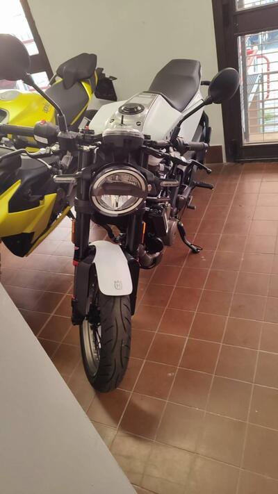 Husqvarna Vitpilen 401 (2021 - 23) nuova