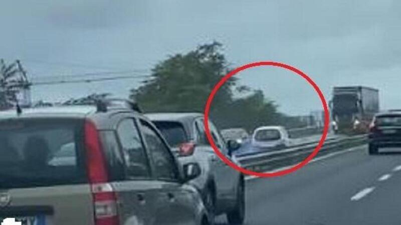 Auto contromano sull&#039;asse mediano [VIDEO]