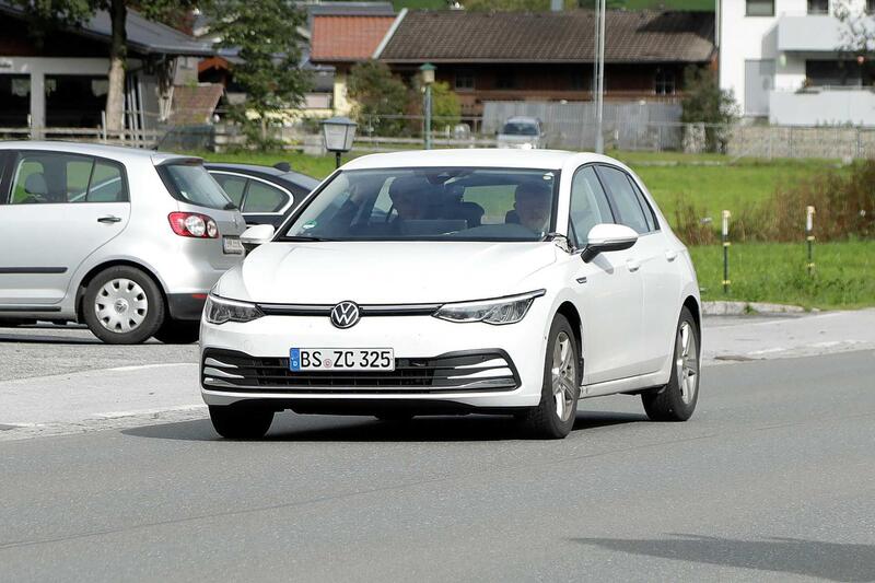 Volkswagen Golf 2024, ecco le foto spia del nuovo Facelift