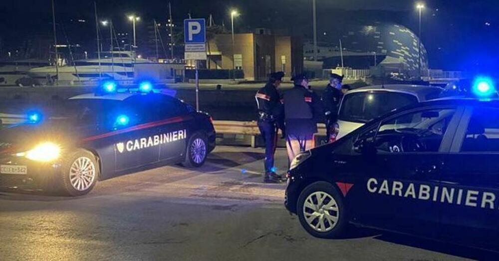 [VIDEO] Carabiniere ubriaco causa un incidente. I passanti: &quot;Lei ammazza la gente&quot;
