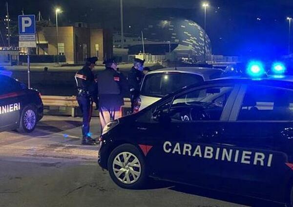 [VIDEO] Carabiniere ubriaco causa un incidente. I passanti: &quot;Lei ammazza la gente&quot;