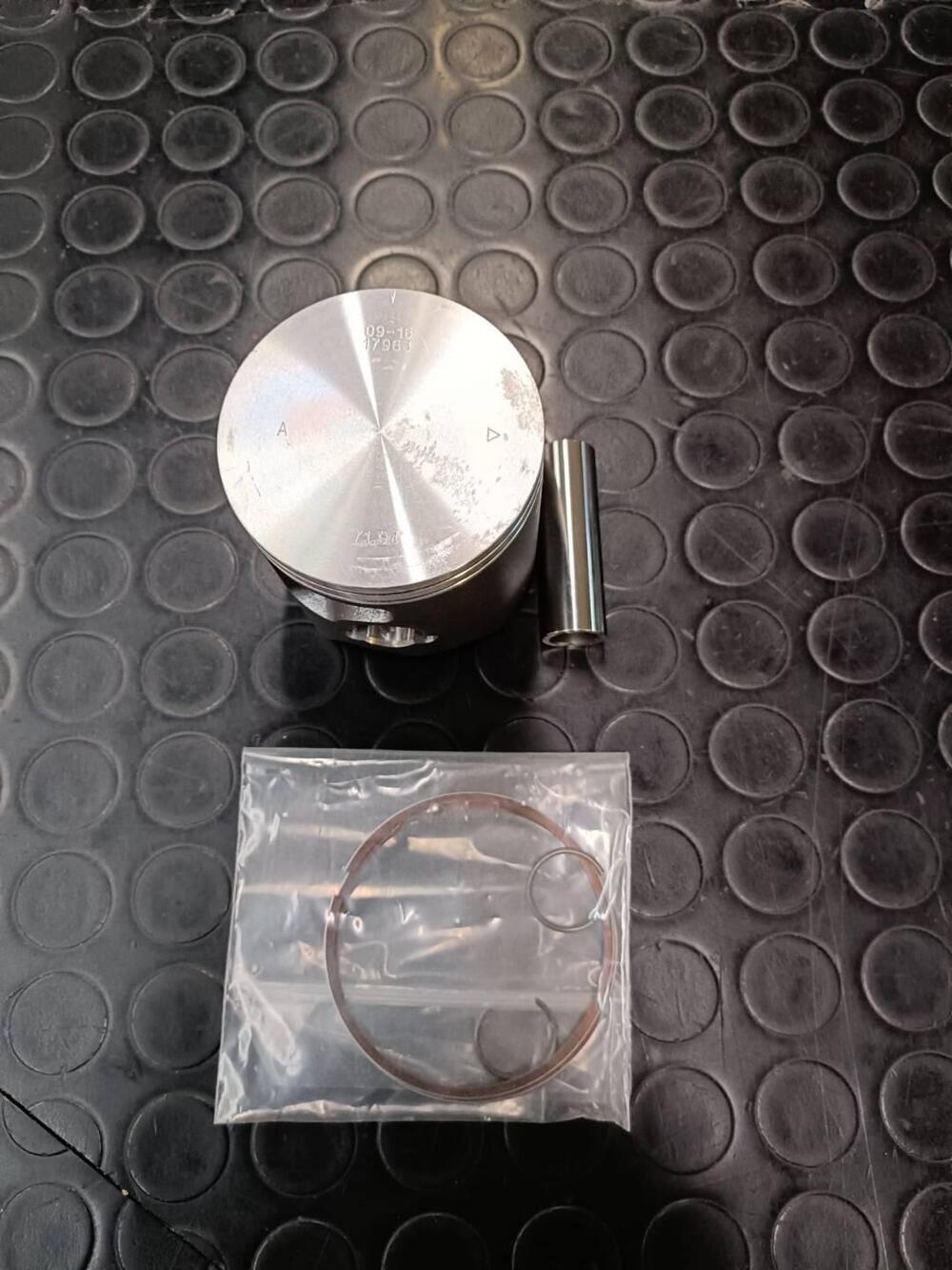 PISTONE COMPLETO PER HUSQVARNA WR 300 DAL 2011 AL