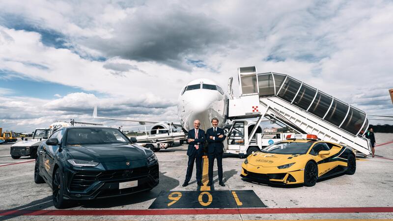 &quot;Segui quella Huracan!&quot; Lamborghini guida gli aerei all&#039;Aeroporto di Bologna