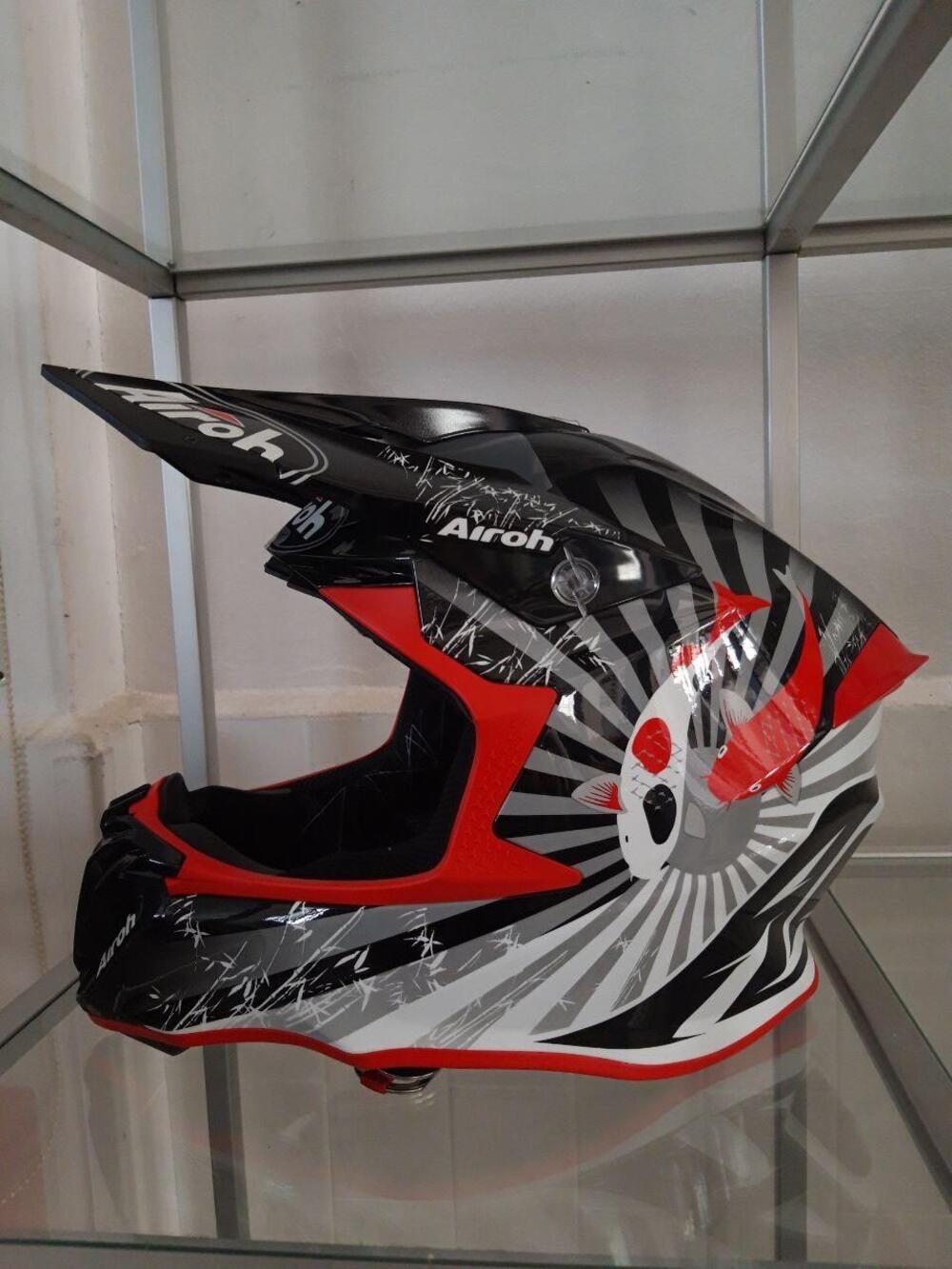 CASCO AIROH TWIST KATANA (2)