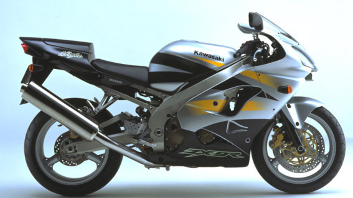 Kawasaki Ninja 900 ZX-9R (2002 - 05), prezzo e scheda tecnica