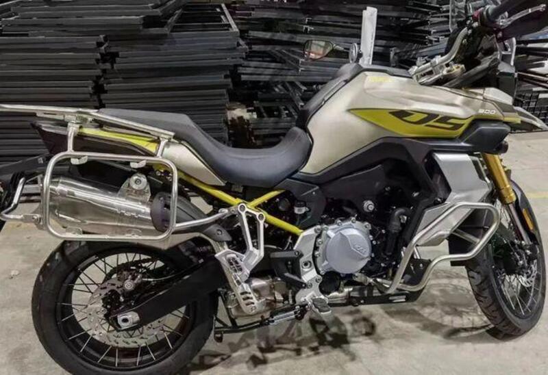 Ecco la futura VOGE 900 DS, molto BMW GS... [Foto Spia]