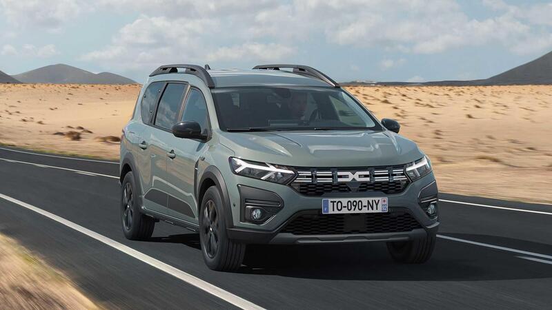 La prima Dacia ibrida Jogger debutta al Salone di Parigi  