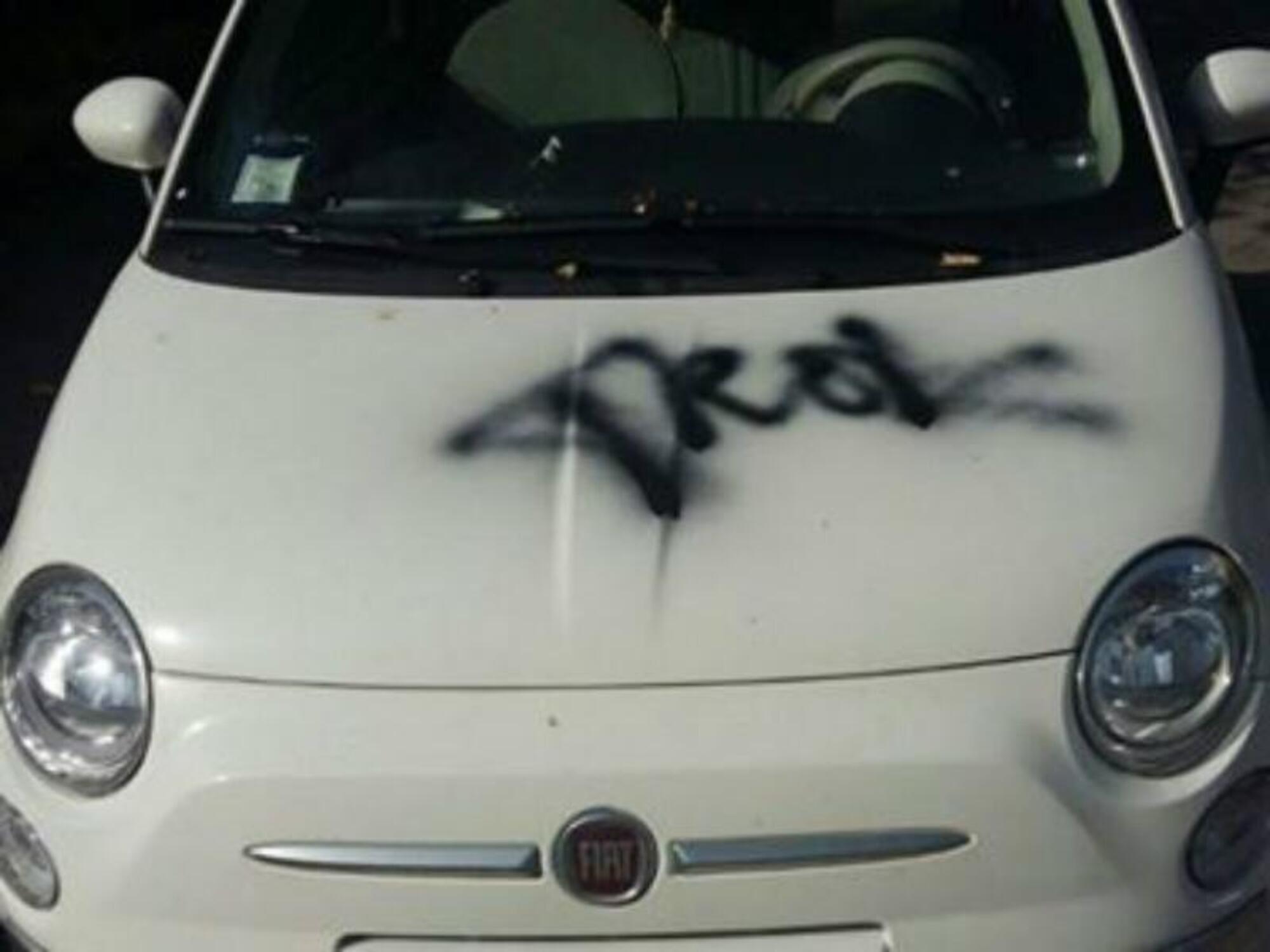 Auto vandalizzata