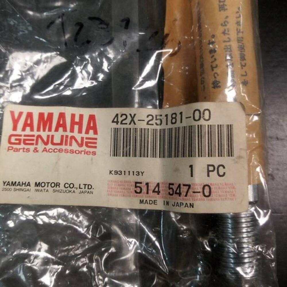 Perno ruota FZR 600 Yamaha (2)