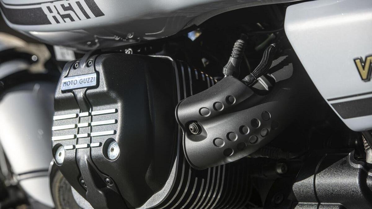 Nuova Moto Guzzi V850 X, con il design USA curato da Miguel