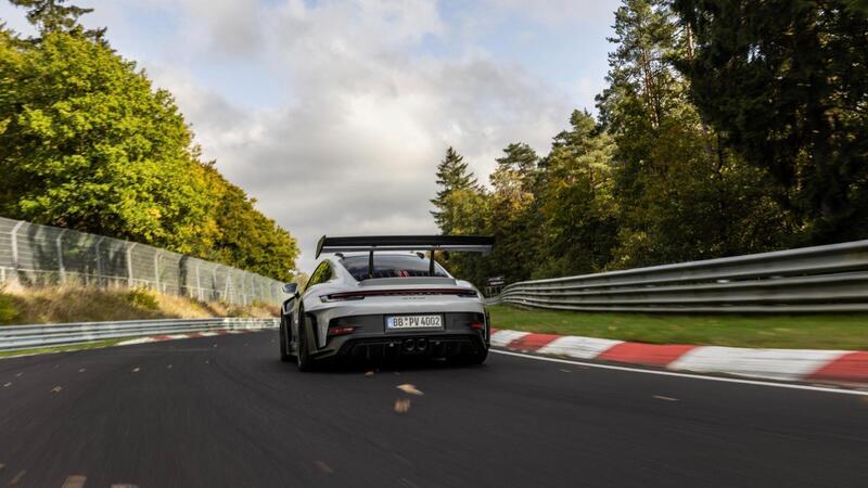 Porsche 911 GT3 RS al Nurburgring in 6 minuti e 49 [VIDEO]