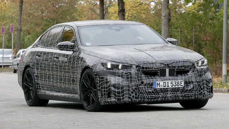 BMW M5 2024, ecco le foto spia