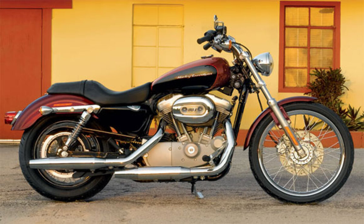 Harley-Davidson 883 Custom (2006 - 07) - XL 883C