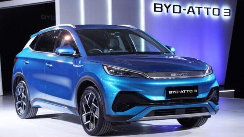 BYD Atto3, eccola dal vivo al Salone di Parigi: &egrave; la cinese pi&ugrave; promettente